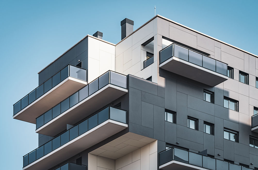 Modernes Haus mit Balkonen